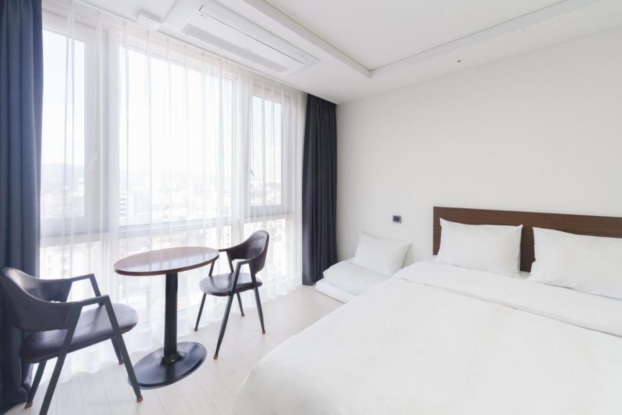 The Venezia Suite Hotel Chuncheon Exterior photo